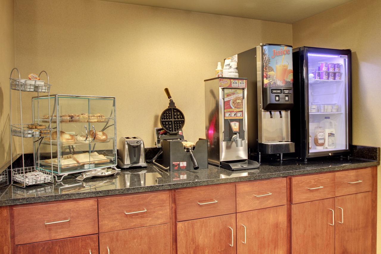 Cobblestone Inn And Suites - Eaton Bagian luar foto