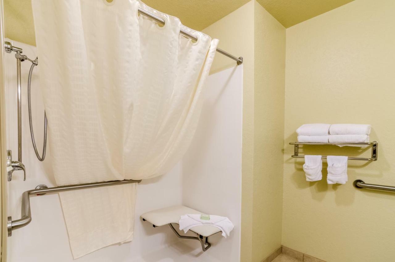 Cobblestone Inn And Suites - Eaton Bagian luar foto
