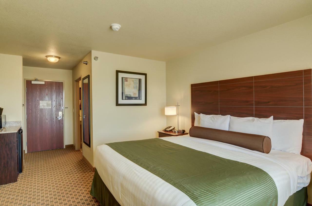 Cobblestone Inn And Suites - Eaton Bagian luar foto