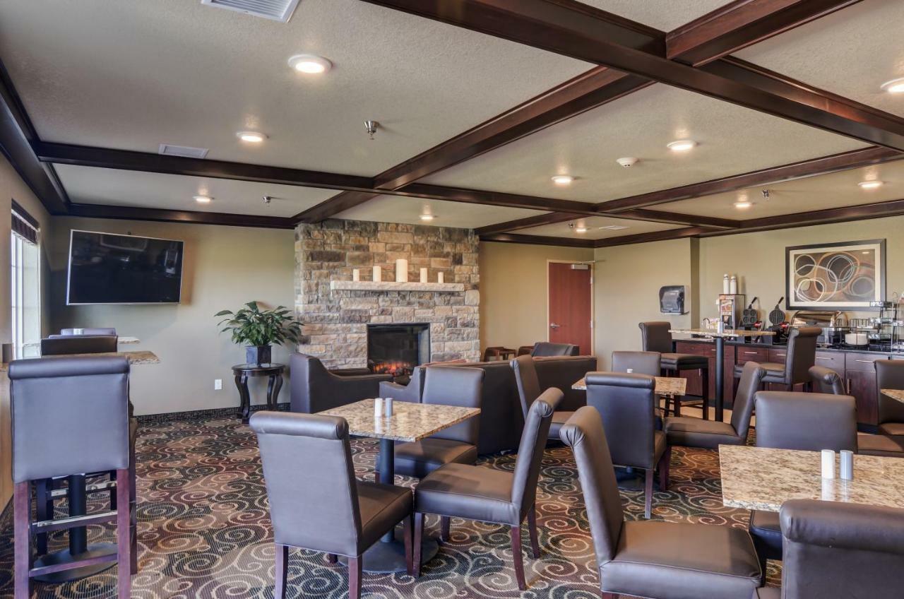 Cobblestone Inn And Suites - Eaton Bagian luar foto